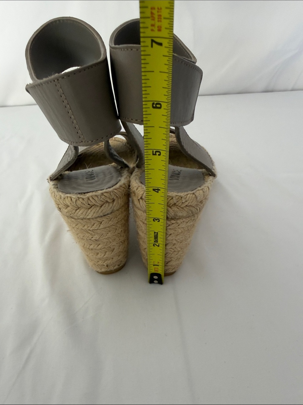 Vince SZ 8 Wedge Espadrille Women’s Sandals in Taupe Gray w/ ankle Velcro cuff - Picture 5 of 7